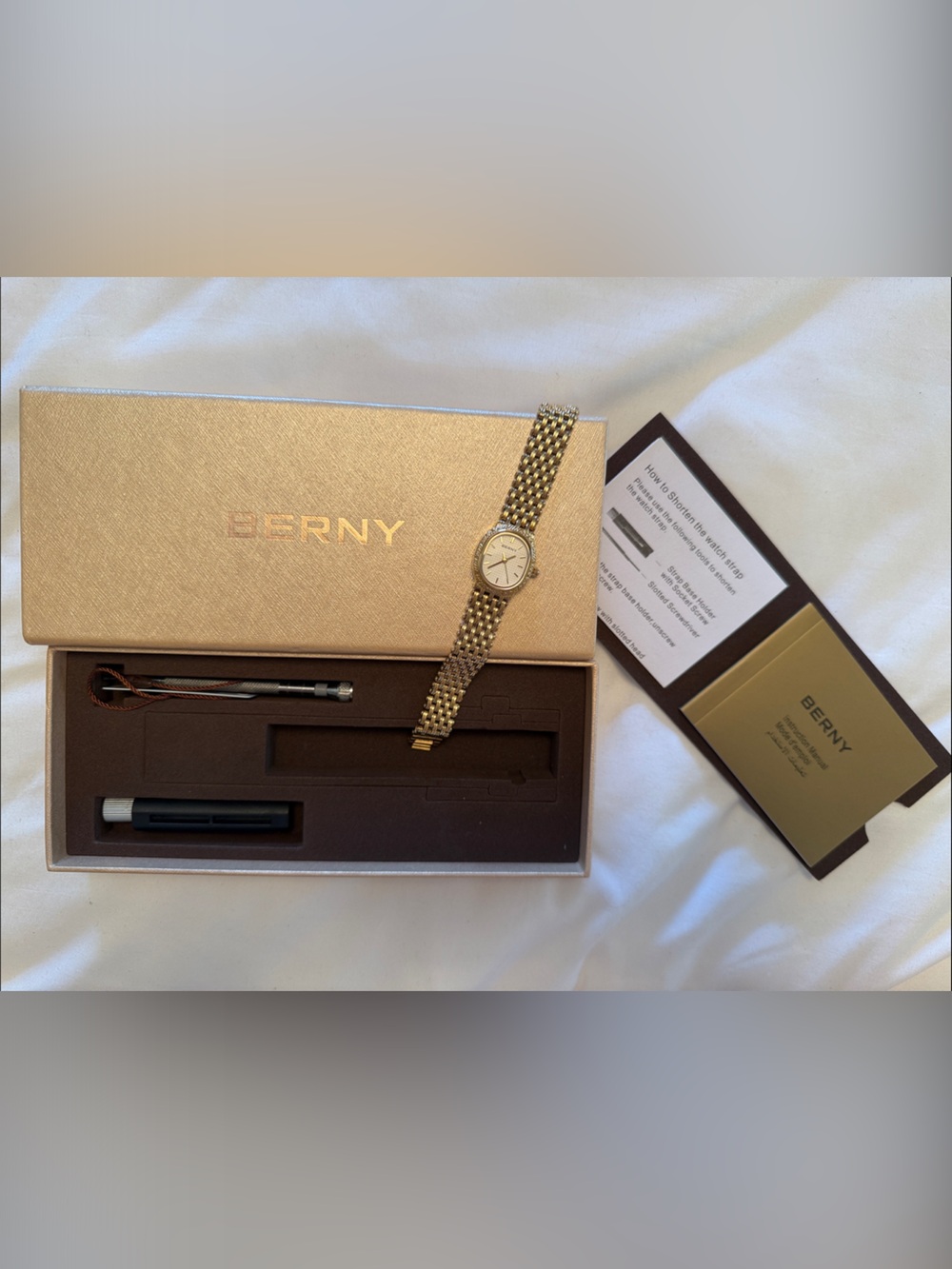 Berny Gold-Tone Mesh Bracelet Watch Vintage oval, small to larger wrist